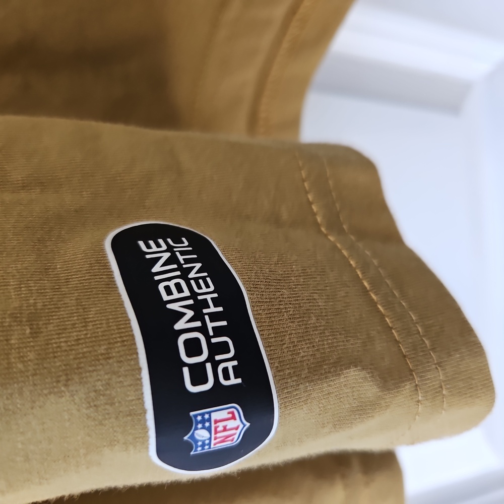 NFL Gold Long Sleeve Tee with Graphic Design - Picture 4 of 6